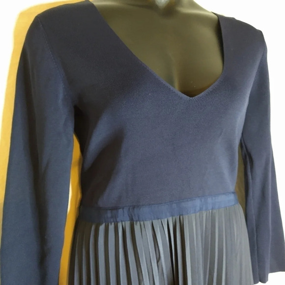 Navy Blue Pleated Dress 😍 - Picture 5 of 16